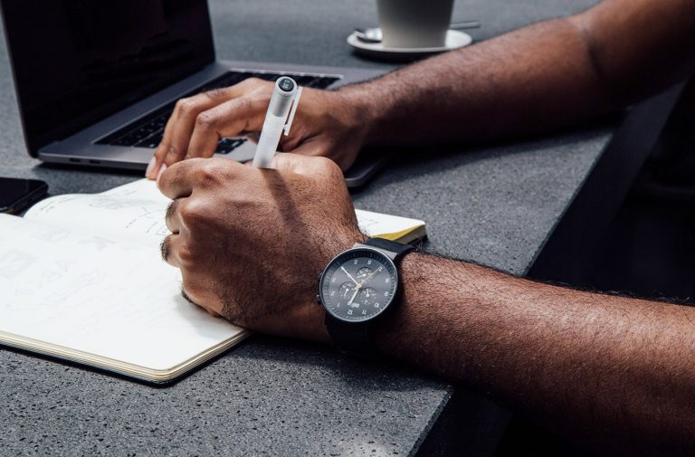 چگونه در ۵ مرحله یک پست وبلاگ بنویسیم که خوانندگان شما آن را دوست داشته باشند